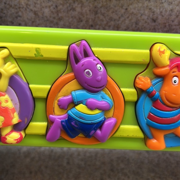 The Backyardigans Sing N' Strum Guitar Musical Toy 2006 - Picture 7 of 13